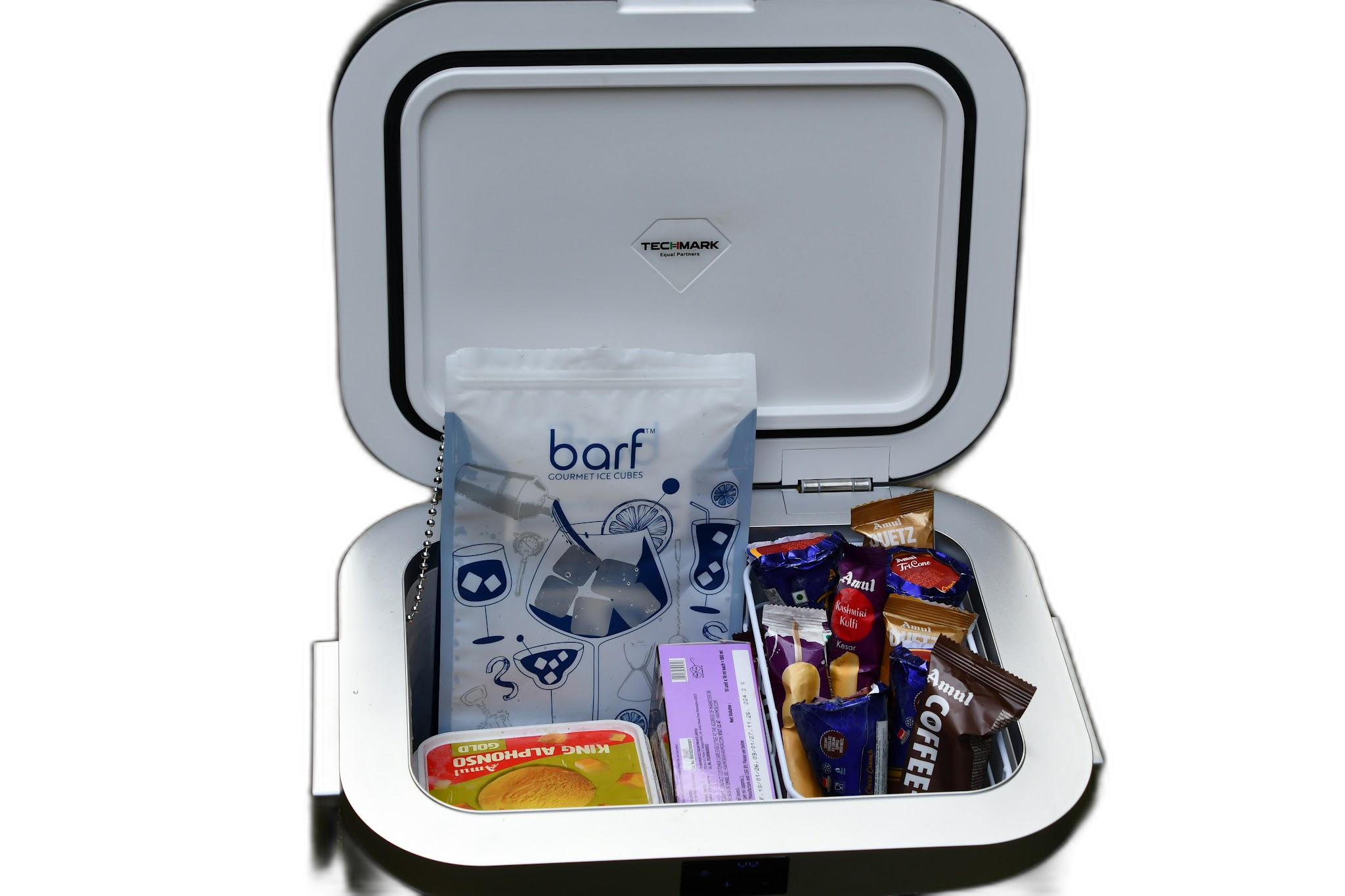 STRATOS top-down open, items chilling inside